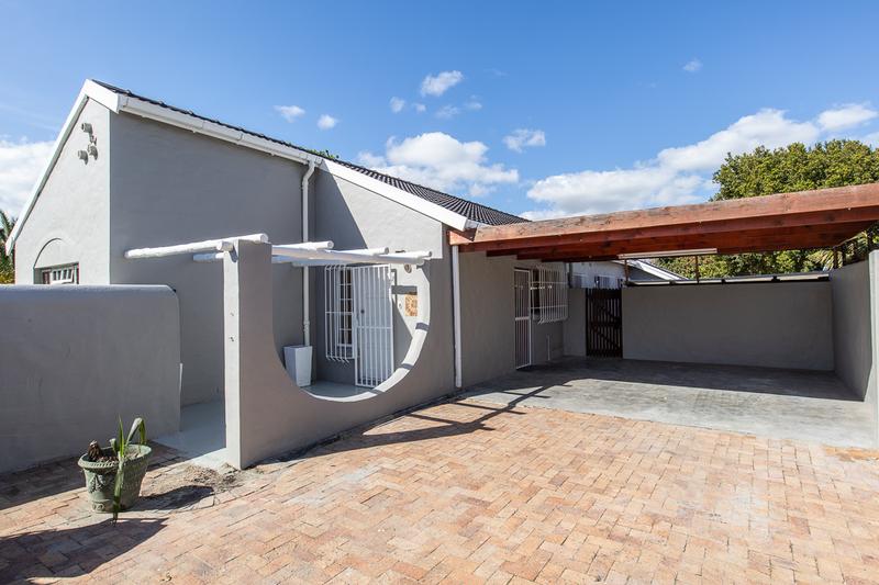 To Let 4 Bedroom Property for Rent in Constantia Western Cape